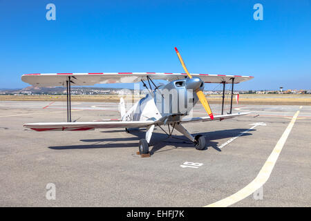 GRANADA, Spanien-Mai 18: Flugzeug Bücker 1131 Teilnahme an eine Ausstellung über die X aniversary der Patrulla Aspa des Flugplatzes Stockfoto