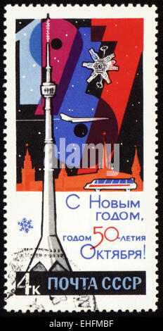 UdSSR - CIRCA 1967: Briefmarke gedruckt in USSR zeigt Fernsehturm Ostankino in Moskau Stockfoto