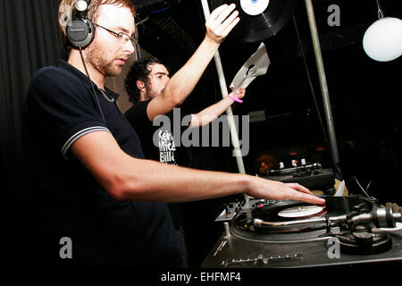 Filthy Dukes live beim TDK Cross Central Festival am Kings Cross waren Yard in London. Stockfoto