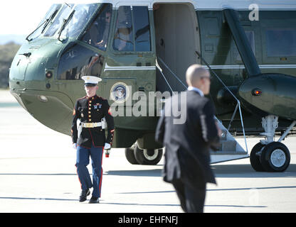 Los Angeles, Kalifornien, USA. 12. März 2015. Das Marine Corps HMX-1 Geschwader war als Präsidenten und VIP transport seit 1947. Die HMX-1 Staffel nutzt eine Vielzahl von Hubschraubern und Tilt Rotor Flugzeug gemalt einer unverwechselbaren glänzend dunkelgrüne Farbe mit weißen Oberteil. Während die US Air Force die Boeing 747 betreibt, bekannt als Air Force One mit dem Präsidenten an Bord, betreibt das Marine Corps HMX-1 lokale Hubschraubertransporte mit dem Rufzeichen "Marine One" mit dem Präsidenten an Bord. Bildnachweis: ZUMA Press, Inc./Alamy Live-Nachrichten Stockfoto