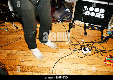 Gute Schuhe zu Abenteuern in rote Beete Feld Bootsparty. Stockfoto