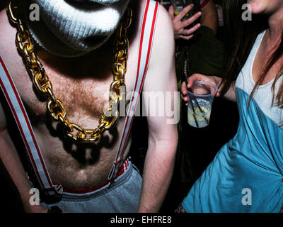 Partygänger in der Anti-sozialen Nacht in London. Stockfoto