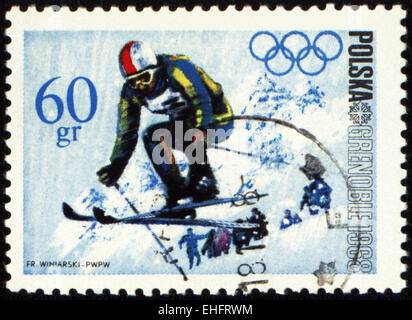 Polen - ca. 1968: Eine Briefmarke gedruckt in Polen zeigt Skispringer und Skisprungtrainer Stockfoto