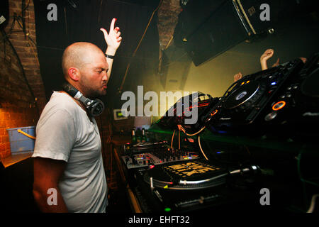 Ben Watt DJing auf TDK Cross Central Festival 2007 auf Leinwand in Kings Cross in London. Stockfoto