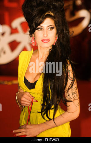 Amy Winehouse kommt bei den Brit Awards London. Stockfoto