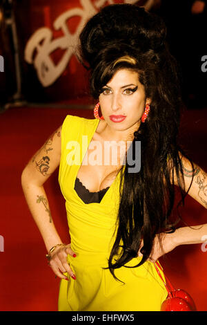 Amy Winehouse kommt bei den Brit Awards London. Stockfoto