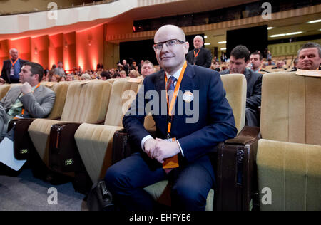 Prag, Tschechische Republik. 13. März 2015. Tschechische Premierminister Bohuslav Sobotka verteidigt die soziale Democrats´ (ZSVA) Vorsitzender erhalten rund 85 Prozent der Stimmen der Delegierten zum Kongress Partei in Prag, Tschechische Republik, 13. März 2015, CTK Quellen zufolge. Sobotka, der die Partei seit 2011 leitet hat, hatte keinen Gegenkandidaten. © CTK/Alamy Live-Nachrichten Stockfoto