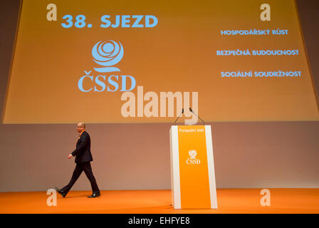 Prag, Tschechische Republik. 13. März 2015. Tschechische Premierminister Bohuslav Sobotka verteidigt die soziale Democrats´ (ZSVA) Vorsitzender erhalten rund 85 Prozent der Stimmen der Delegierten zum Kongress Partei in Prag, Tschechische Republik, 13. März 2015, CTK Quellen zufolge. Sobotka, der die Partei seit 2011 leitet hat, hatte keinen Gegenkandidaten. © CTK/Alamy Live-Nachrichten Stockfoto