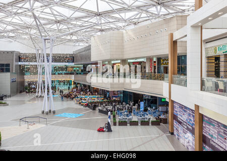 Innenraum der Avenue Mall in Kuwait Stockfoto