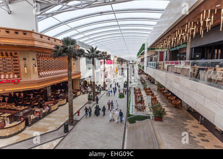 Innenraum der Avenue Mall in Kuwait Stockfoto