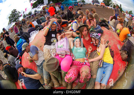 Mates hanging out in Glade Festival. Stockfoto