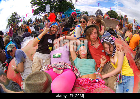 Mates hanging out in Glade Festival. Stockfoto