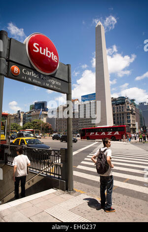 Argentinien, Buenos Aires, Avenida 9 de Julio, Carlos Pellegrini "Subte" Station am Obelisk Stockfoto