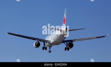 Airbus A320-C-FPDN Air Canada im Endanflug nach YOW Ottawa Kanada, 12. März 2015 Stockfoto