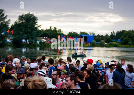 Breite Schuss von The Secret Garden Party Festival England. Stockfoto