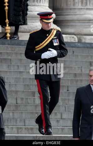 London, UK. 13. März 2015. Prinz Harry besucht einen Service, um das Ende der Kampfhandlungen in Afghanistan im St. Pauls Cathedral, am Freitag, 13. März 2015 statt. Bildnachweis: Heloise/Alamy Live-Nachrichten Stockfoto