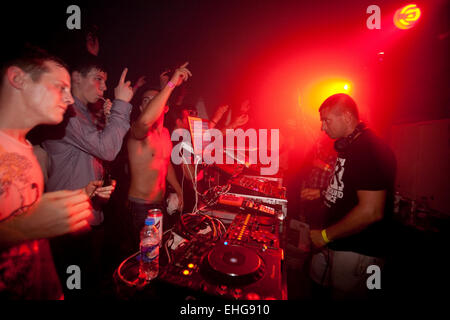 Matthew Bushwacka B DJing im Shake It in einer Lagerhalle in London SE1 am 4. Juli 2009. Stockfoto