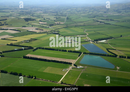 Luftbild der Molkerei und Zuschneiden Betriebe in Canterbury, Südinsel, Neuseeland Stockfoto