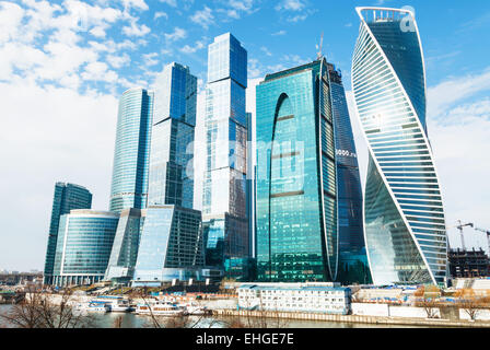 Moskau, Russland - 9. März 2015: Türme der Stadt Moskau Geschäftsviertel in sonniger Frühlingstag. Stockfoto
