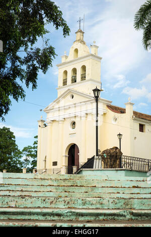 Kuba Santa Clara Parque Tudury Iglesia del Carmen unserer lieben Frau von Carmens Kirche Blick von Seite Schritte Stockfoto