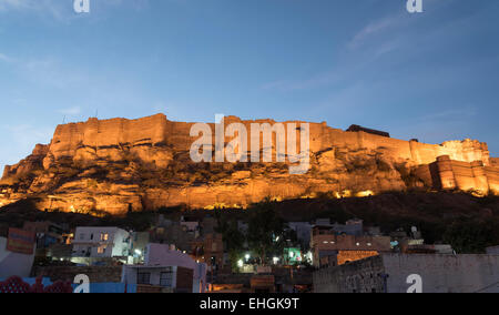 Mehrangarh Fort durch die Nacht, Jodhpur, Rajasthan, Indien Stockfoto