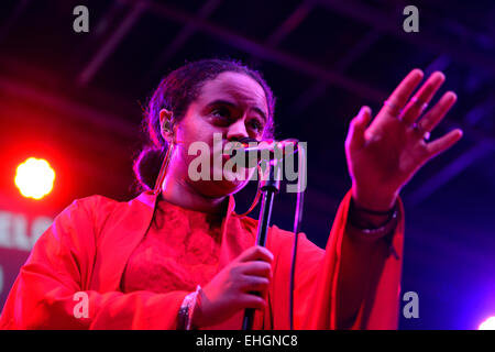 BARCELONA - SEP-23: Seinabo Sey (Soul Pop-Sänger unterzeichneten bei Universal Music Label) führt bei Barcelona Accio musikalische (BAM). Stockfoto