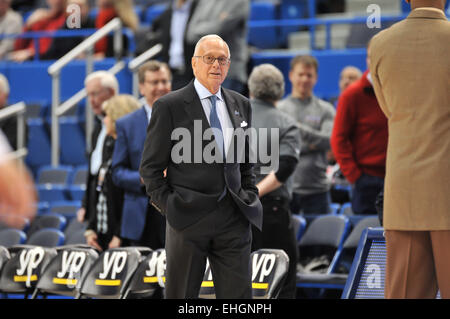 Hartford, Connecticut, USA. 13. März 2015. 13. März 2015: Head Coach Larry Brown der SMU in Aktion während der NCAA amerikanische Konferenz Turnier Basketball-Spiel zwischen der SMU Mustangs und die East Carolina Pirates im XL Center in Hartford, CT. Gregory Vasil/CSM Credit: Cal Sport Media/Alamy Live News Stockfoto