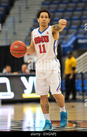 Hartford, Connecticut, USA. 13. März 2015. 13. März 2015: Nic Moore(11) der SMU in Aktion während der NCAA amerikanische Konferenz Turnier Basketball-Spiel zwischen der SMU Mustangs und die East Carolina Pirates im XL Center in Hartford, CT. Gregory Vasil/CSM Credit: Cal Sport Media/Alamy Live News Stockfoto