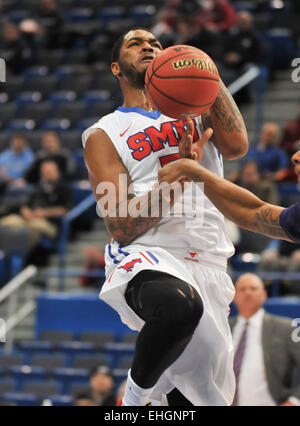 Hartford, Connecticut, USA. 13. März 2015. 13. März 2015: Markus Kennedy(5) der SMU in Aktion während der NCAA amerikanische Konferenz Turnier Basketball-Spiel zwischen der SMU Mustangs und die East Carolina Pirates im XL Center in Hartford, CT. Gregory Vasil/CSM Credit: Cal Sport Media/Alamy Live News Stockfoto