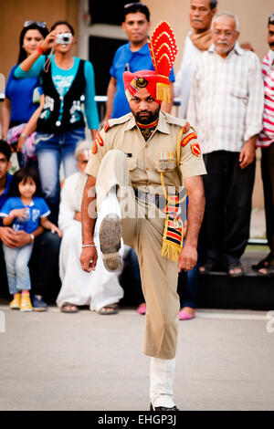 Indisch-pakistanischen Grenze ändern der feierlichen wachen. Stockfoto