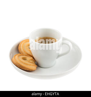 Tasse Kaffee mit Butterplätzchen isoliert Stockfoto