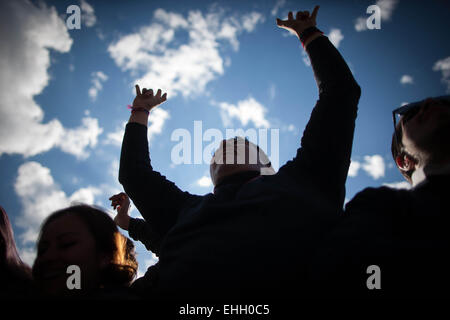 Mexico City, Mexiko. 13. März 2015. Ein Mann reagiert während der Lateinamerika Festival der musikalischen Kultur Vive Latino 2015 im Foro Sol in Mexiko-Stadt, Hauptstadt von Mexiko, am 13. März 2015. Bildnachweis: Pedro Mera/Xinhua/Alamy Live-Nachrichten Stockfoto