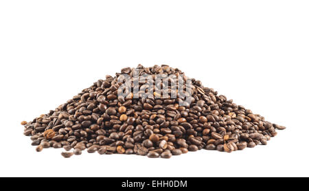 Haufen von Kaffeebohnen isoliert Stockfoto
