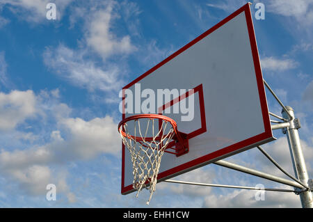 Outdoor-Basketballkorb hautnah Stockfoto