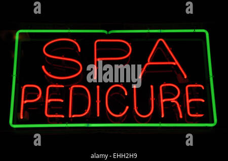 Spa- und Pericure rot und grün Neon Sign Stockfoto