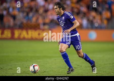 Houston, Texas, USA. 13. März 2015. Orlando City SC Mittelfeldspieler Kaka (10) steuert den Ball bei einem MLS-Spiel zwischen dem Houston Dynamo und Orlando City SC BBVA Compass-Stadion in Houston, TX am 13. März 2015. Orlando City gewann 1: 0. Bildnachweis: Trask Smith/ZUMA Draht/Alamy Live-Nachrichten Stockfoto