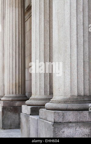 Granitsäulen in einem römischen Tempel in Rom Stockfoto