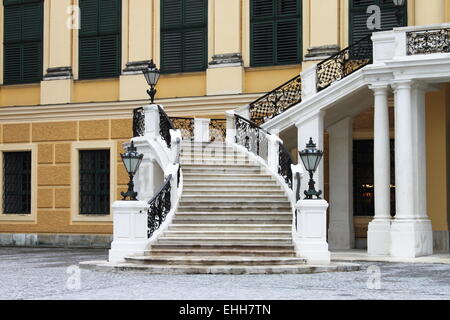Treppe von Schloss Schönbrunn in Wien Stockfoto