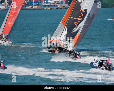 Auckland, Neuseeland. 14. März 2015. Team Alvimedica im Waitemata Harbour während der der Auckland In Port Rennen Teil des Volvo Ocean Race. Mannschaften aus 2015 Volvo Round the World Ocean Race im In-Port-Rennen. Bildnachweis: John Kershaw/Alamy Live-Nachrichten Stockfoto