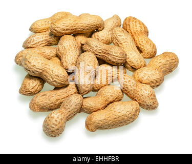Haufen von trocken geröstete Erdnüsse isoliert auf weißem Hintergrund. Closeup. Stockfoto