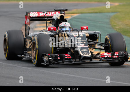 Albert Park, Melbourne, Australien. 14. März 2015. Romain Grosjean (FRA) #8 von Lotus F1 Team Runden Kurve zwei während der Qualifikation bei den 2015 Australian Formula One Grand Prix im Albert Park in Melbourne, Australien. Sydney Low/Cal Sport Media/Alamy Live-Nachrichten Stockfoto