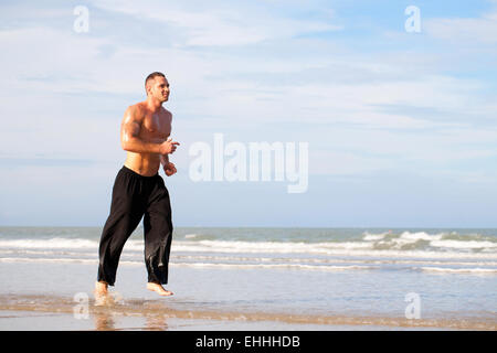 Schönen jungen muskulösen Mann Stockfoto