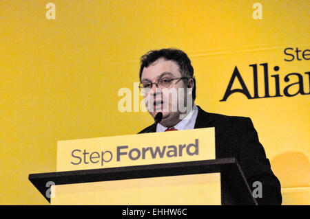 Belfast, Nordirland. 14. März 2015 - Stephen Farry, Minister für Weiterbildung, Adressen der Alliance Party Konferenz Stockfoto