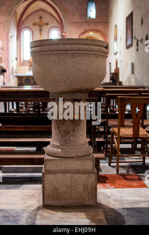 Taufbecken in der Kirche Santa Cristina in monselice Stockfoto