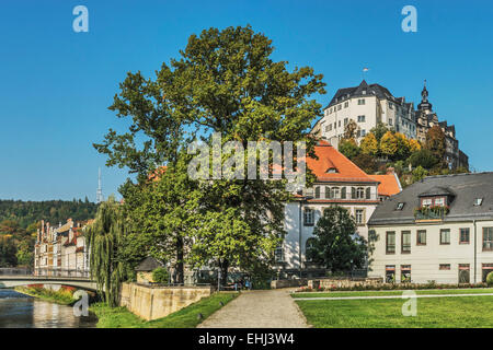 Blick von der Burg Garten Greiz auf der Oberburg. Die Burg wurde erstmals im Jahr 1209, Greiz, Thüringen erwähnt. Stockfoto