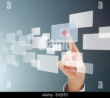 Finger, die Krankenhaus-Symbol im Menü auswählen Stockfoto