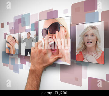 Männliche Hand digitale Wand Foto auswählen Stockfoto