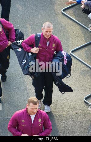 Twickenham, Großbritannien. 14. März 2015. 6 Nationen internationale Meisterschaft Rugby England gegen Schottland. Ein Lächeln auf den Lippen England Trainer Stuart Lancaster folgt seinem Team in Twickenham. Bildnachweis: Aktion Plus Sport/Alamy Live-Nachrichten Stockfoto