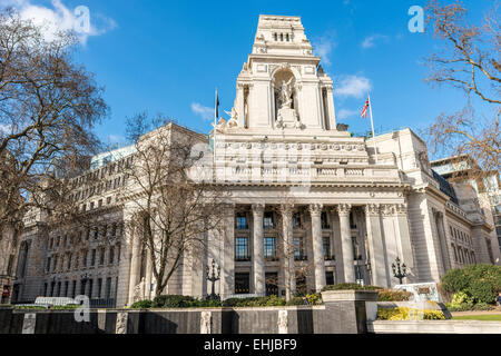 10 Trinity Square aka Port of London Behörde Building in Trinity Square Gardens, einst die Heimat der Port of London Stockfoto