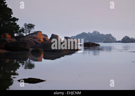 Côte de Granit Rose, in der Nähe von Ploumanach, Frankreich Stockfoto